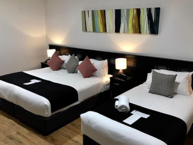 Alexandra Hills Hotel Cleveland Bagian luar foto
