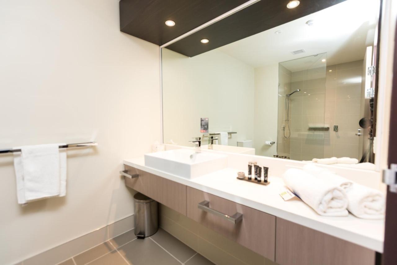 Alexandra Hills Hotel Cleveland Bagian luar foto