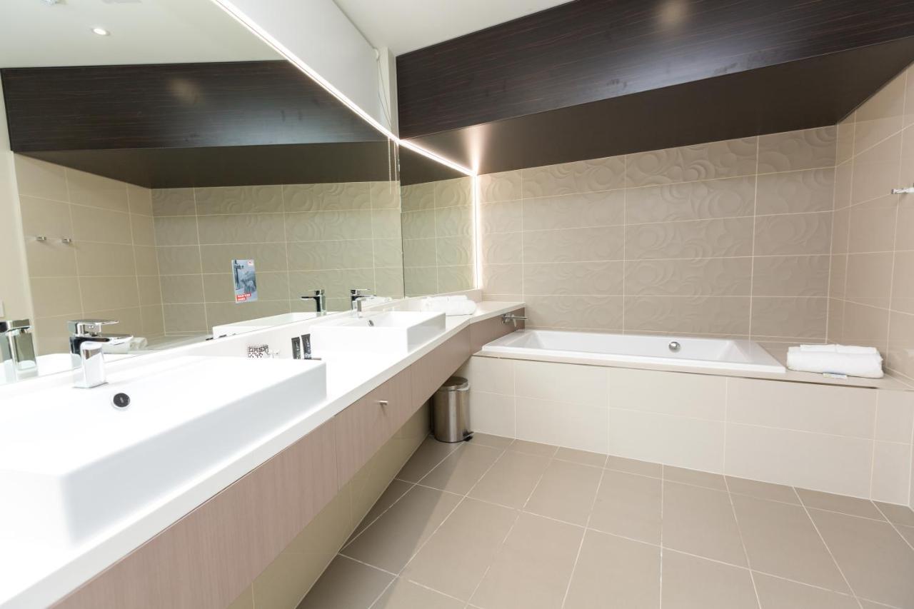 Alexandra Hills Hotel Cleveland Bagian luar foto