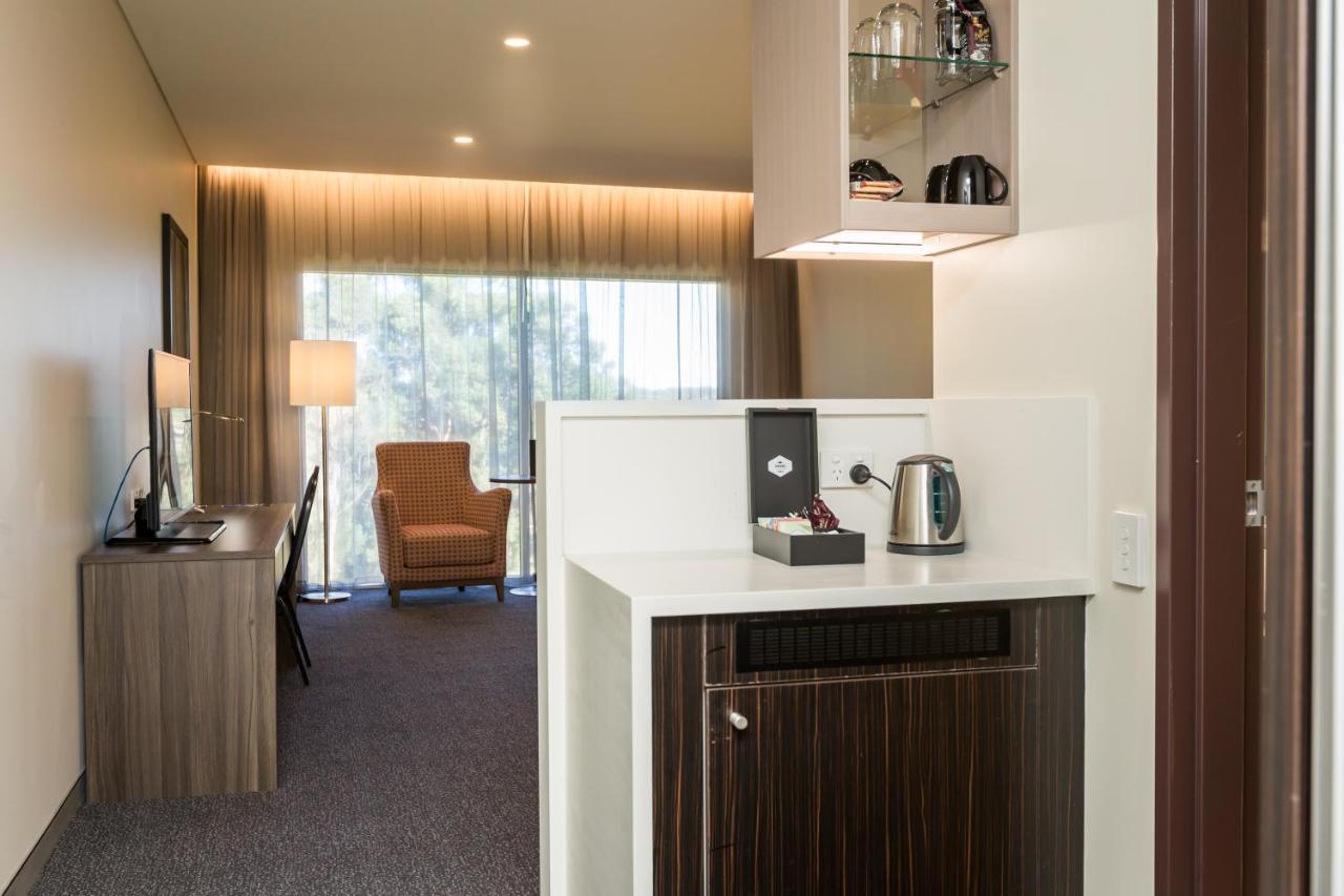 Alexandra Hills Hotel Cleveland Bagian luar foto