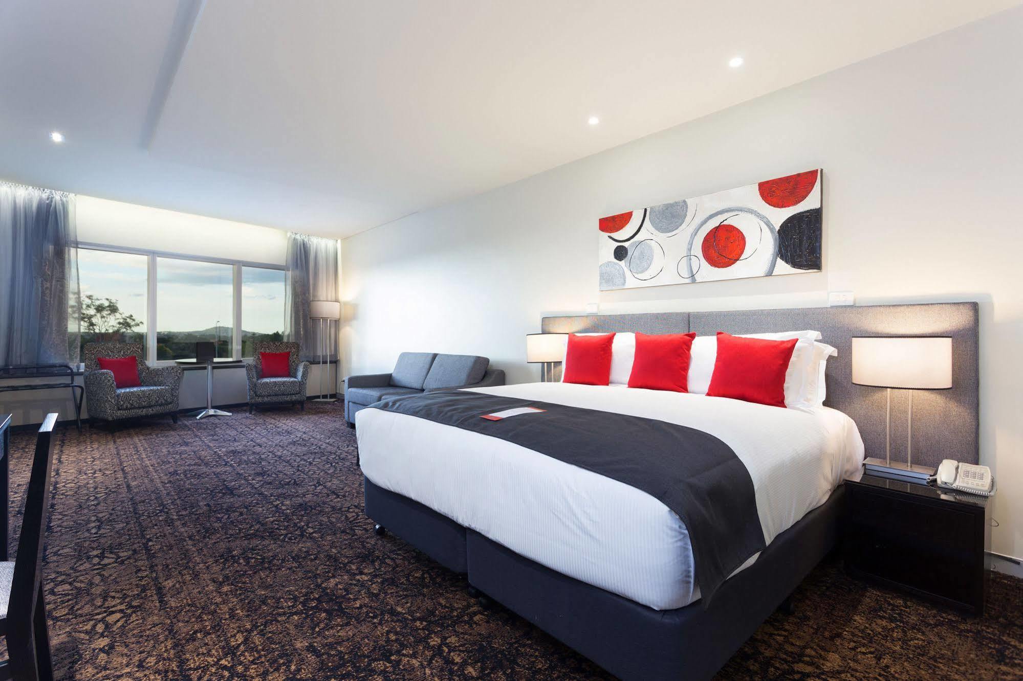 Alexandra Hills Hotel Cleveland Bagian luar foto